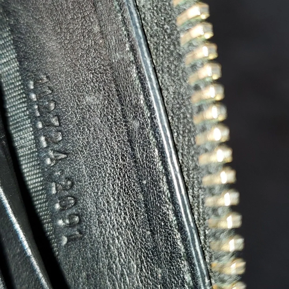 Gucci Black Gucci Signature Zip Wallet - Picture 16 of 16